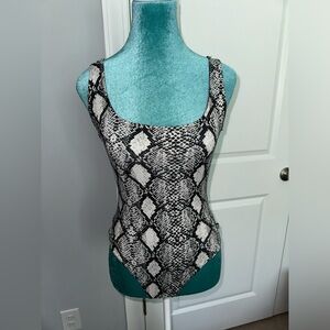 👚✨ Snake print body suit